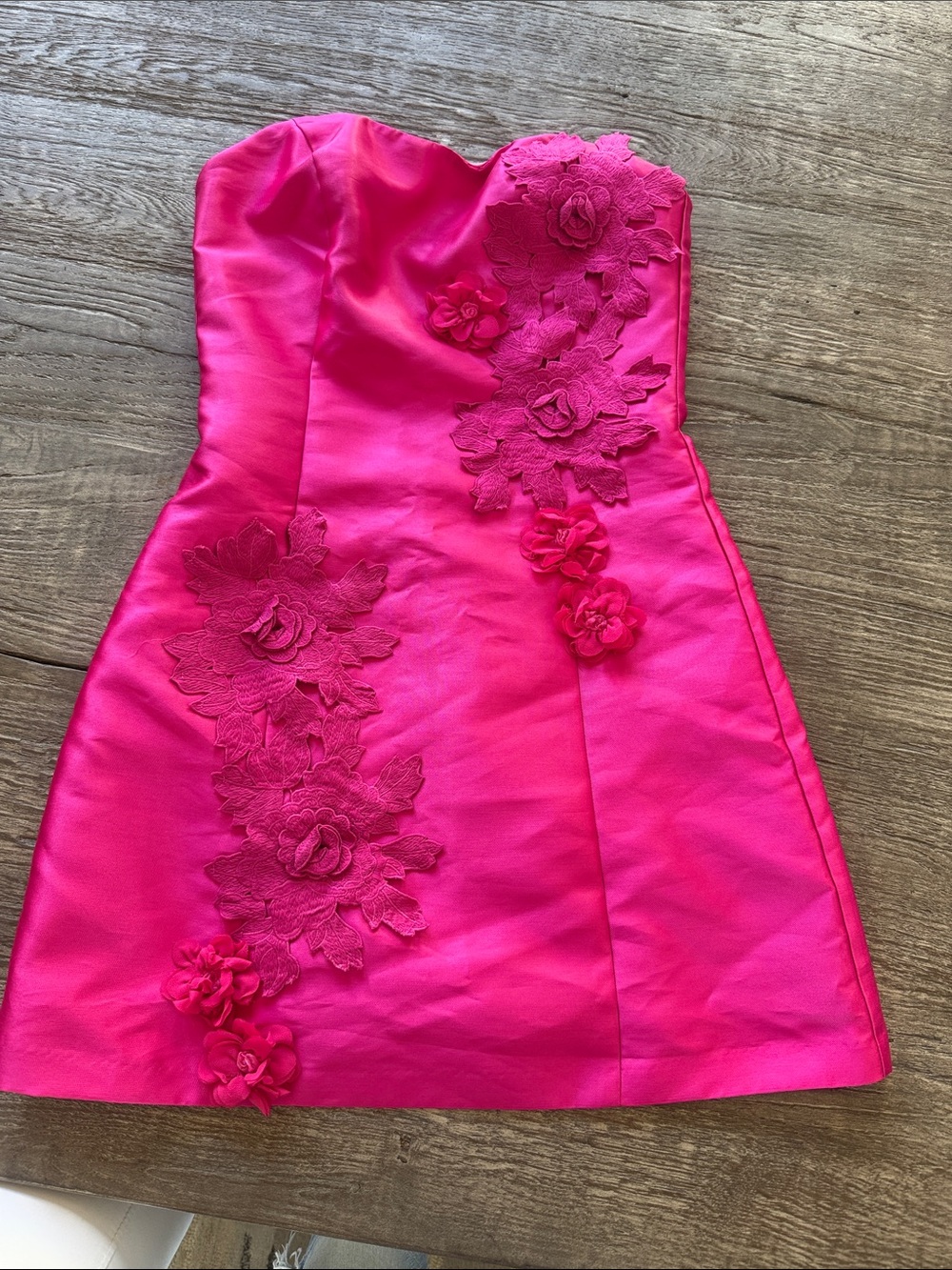 Elliatt Hot Pink Strapless Floral Appliqué Mini Dress
